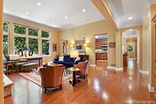 9516 Thousand Oaks DR, Spring Grove, IL 60081