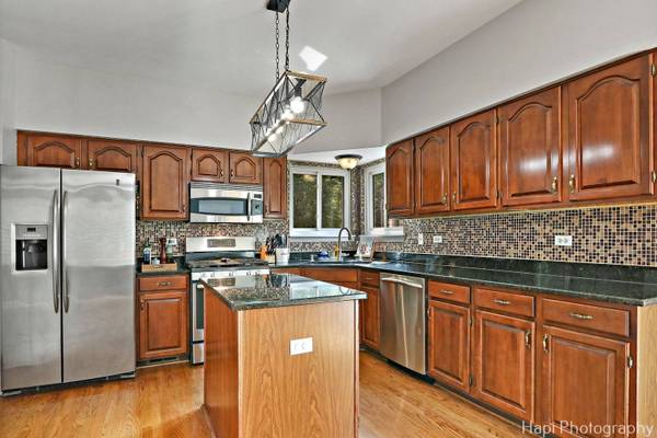 232 Bobolink DR, Grayslake, IL 60030