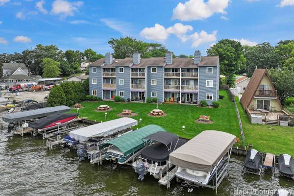 52 N Pistakee Lake RD #4, Fox Lake, IL 60020