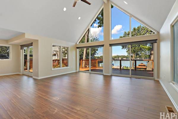 36 N Lake AVE, Fox Lake, IL 60020