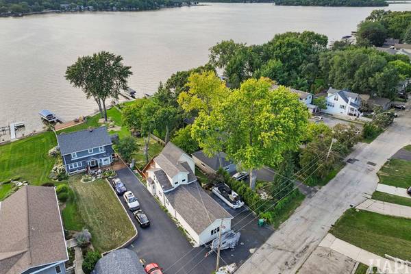 36 N Lake AVE, Fox Lake, IL 60020