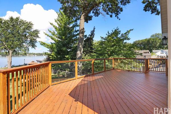 36 N Lake AVE, Fox Lake, IL 60020