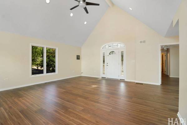 36 N Lake AVE, Fox Lake, IL 60020