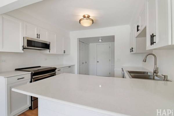 692 Monroe DR, Lindenhurst, IL 60046