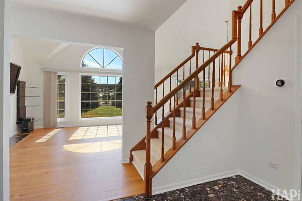 692 Monroe DR, Lindenhurst, IL 60046