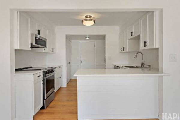 692 Monroe DR, Lindenhurst, IL 60046