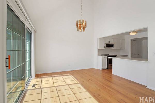 692 Monroe DR, Lindenhurst, IL 60046