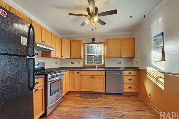 1621 Meadow LN, Mchenry, IL 60050