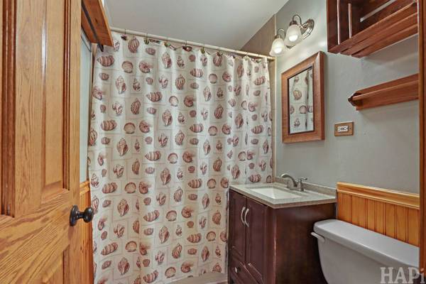 1621 Meadow LN, Mchenry, IL 60050