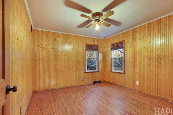 1621 Meadow LN, Mchenry, IL 60050