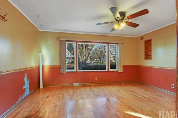 1621 Meadow LN, Mchenry, IL 60050