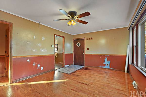 1621 Meadow LN, Mchenry, IL 60050