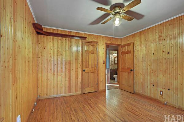 1621 Meadow LN, Mchenry, IL 60050