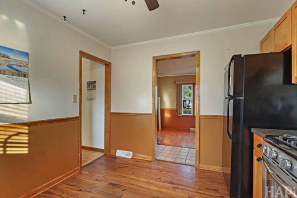 1621 Meadow LN, Mchenry, IL 60050