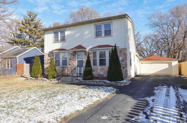 19 Arlington LN, Fox Lake, IL 60020