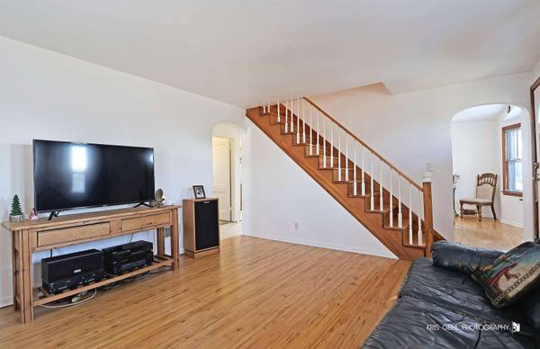 19 Arlington LN, Fox Lake, IL 60020