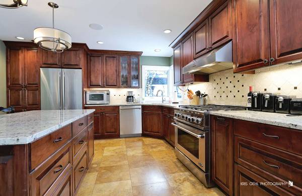 501 S Emerald DR, Mchenry, IL 60051