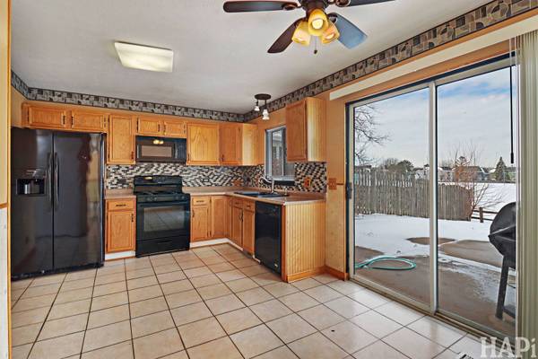 2216 N Sunrise DR, Round Lake Beach, IL 60073