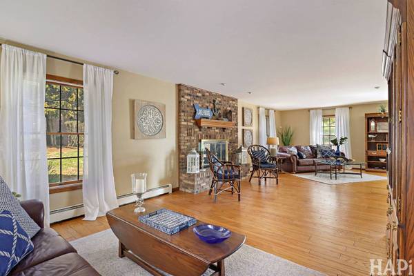 2916 N Bayview LN, Mchenry, IL 60051