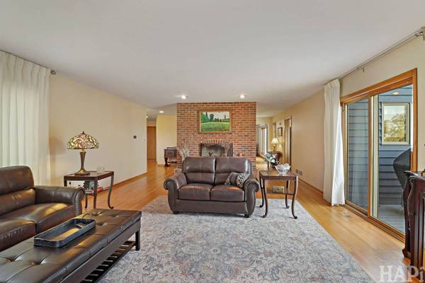 7207 Viscaya DR, Spring Grove, IL 60081