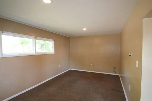 3300 N Rocky Beach RD #A, Mchenry, IL 60051