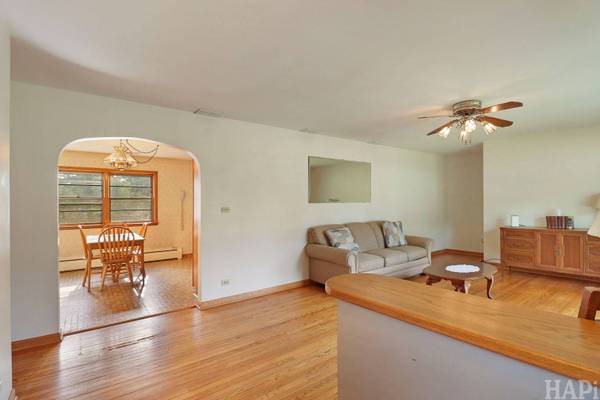 935 Diane AVE, Elgin, IL 60123