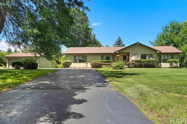 1702 Breezy Lawn RD, Spring Grove, IL 60081