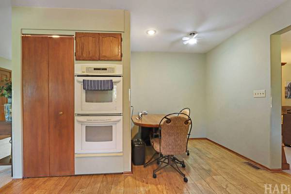 1702 Breezy Lawn RD, Spring Grove, IL 60081