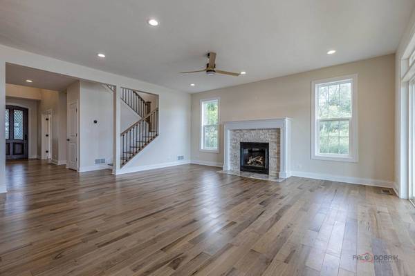 807 Lakeview DR, Round Lake, IL 60073