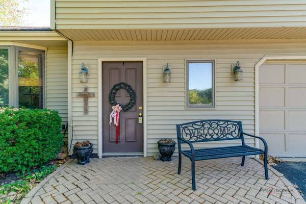 10704 Breezy Lawn RD, Spring Grove, IL 60081