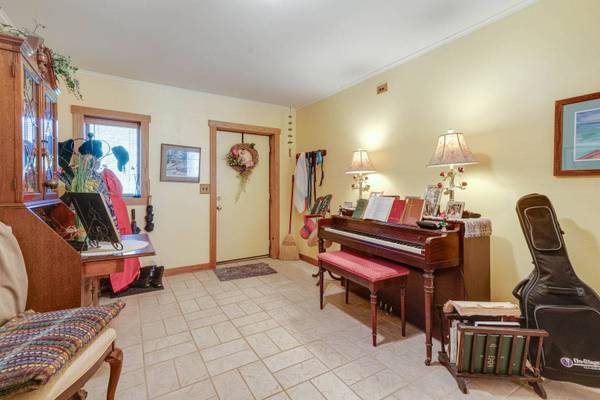 10704 Breezy Lawn RD, Spring Grove, IL 60081