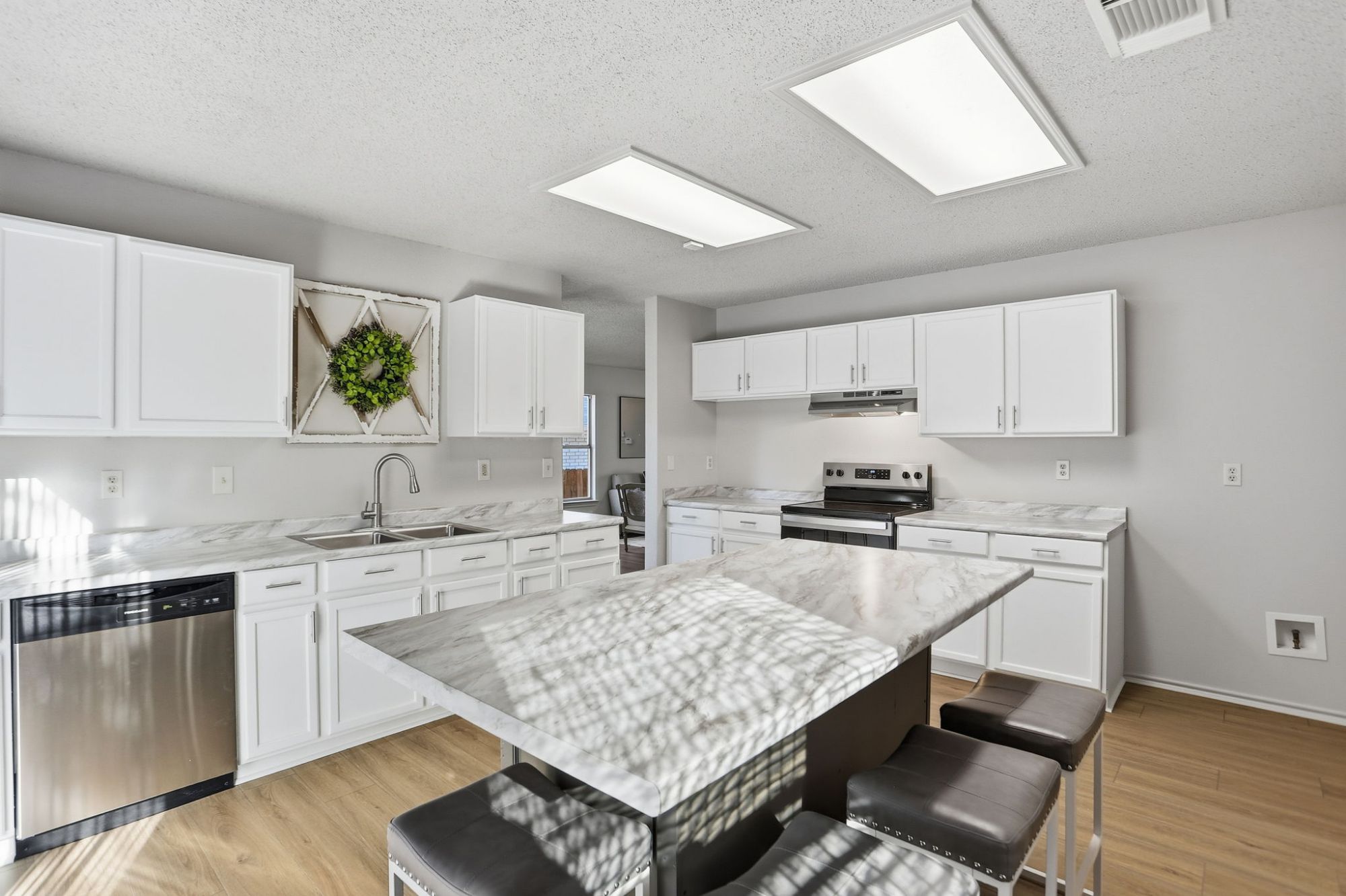 8123 Chestnut Manor Dr., Converse TX 78109