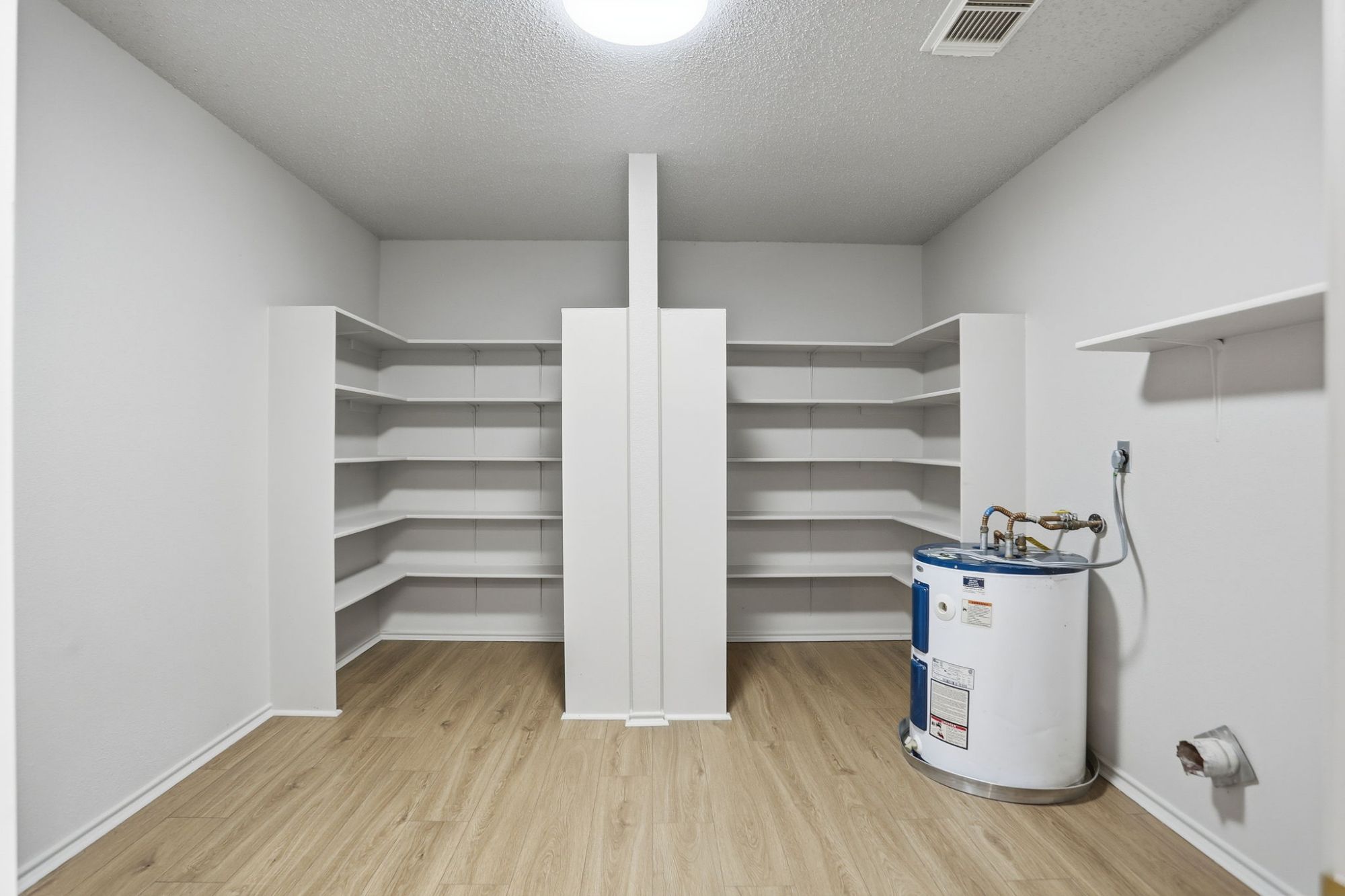 8123 Chestnut Manor Dr., Converse TX 78109