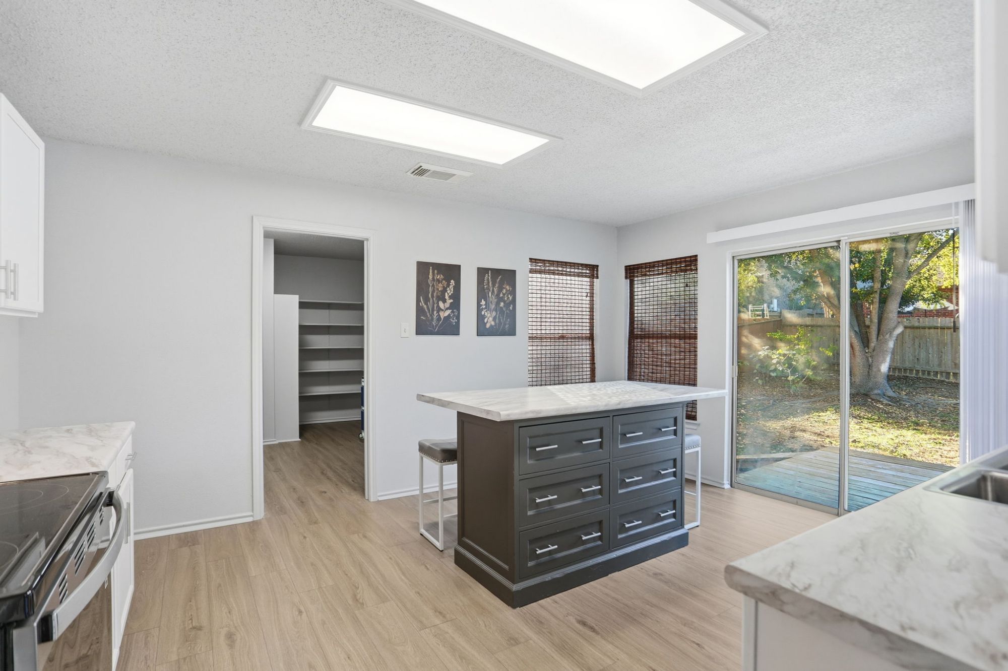 8123 Chestnut Manor Dr., Converse TX 78109