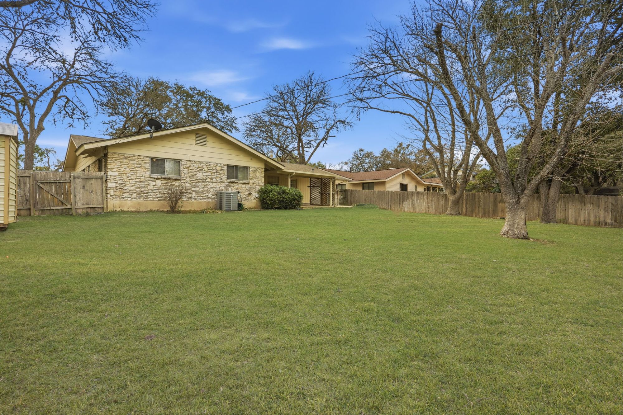 141 Sage Dr, Universal City, TX 78148