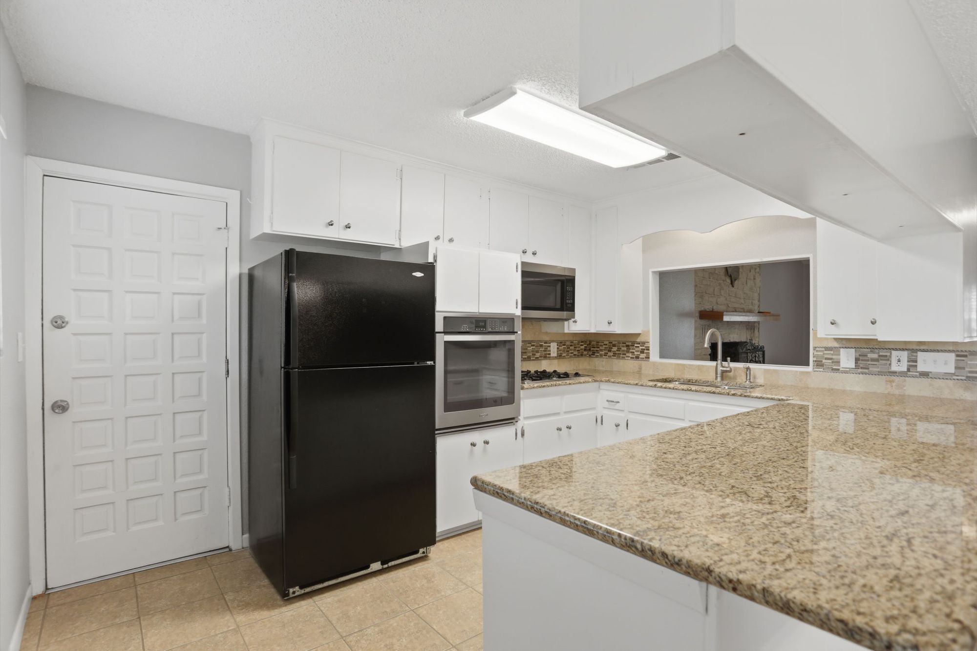 Cul de Sac Home with Oversized Backyard, BBQ Pit, and Fire Pit in Randolph Valley Near Randolph AFB