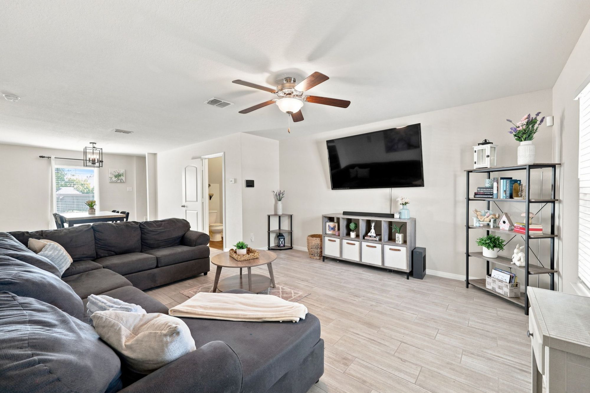 15250 Snug Harbor Way, Von Ormy, TX 78073
