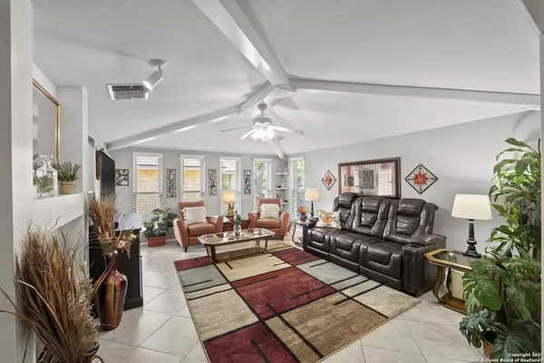 1008 Robert Derrick Dr., Schertz, TX 78154