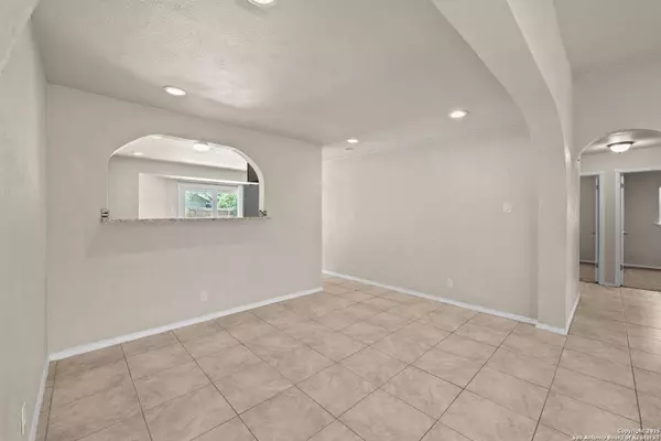 6130 Valley Hill, San Antonio, TX 78250