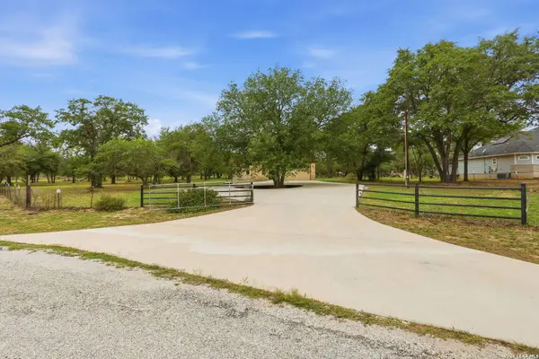 306 County Road 6876, Natalia, TX 78059