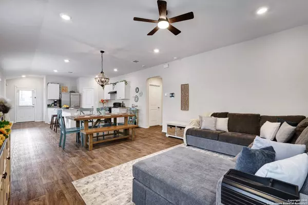 3446 Angus, San Antonio, TX 78245