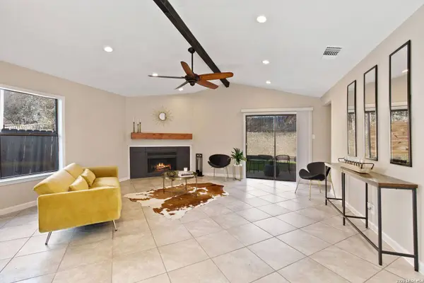9807 SUGARLOAF DR, San Antonio, TX 78245