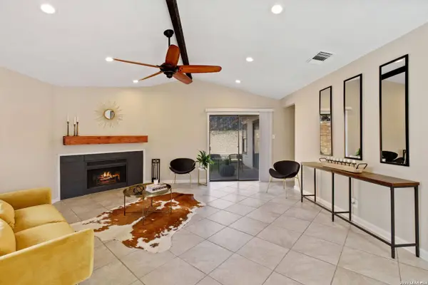 9807 SUGARLOAF DR, San Antonio, TX 78245