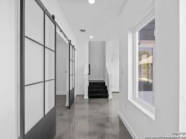 106 Bank St UNIT 102, San Antonio, TX 78204