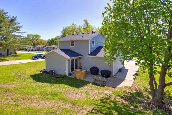 8979 Golden Valley Drive, Norwalk, IA 50211