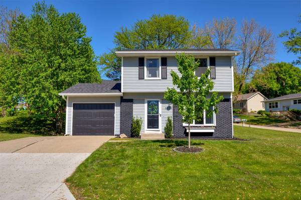 8979 Golden Valley Drive, Norwalk, IA 50211