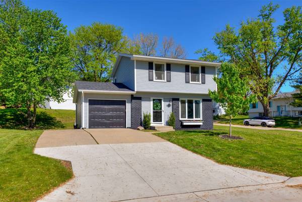 8979 Golden Valley Drive, Norwalk, IA 50211