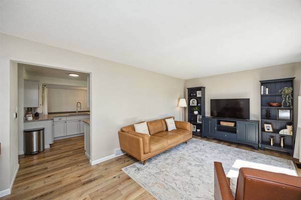 8979 Golden Valley Drive, Norwalk, IA 50211