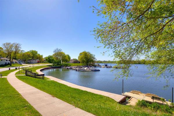 8979 Golden Valley Drive, Norwalk, IA 50211