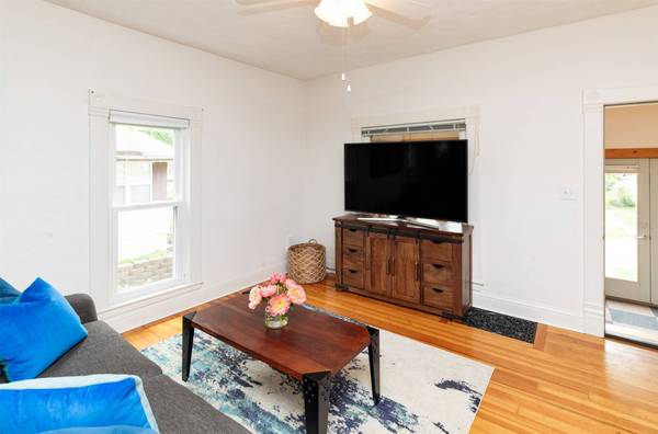 713 9th Street, West Des Moines, IA 50265